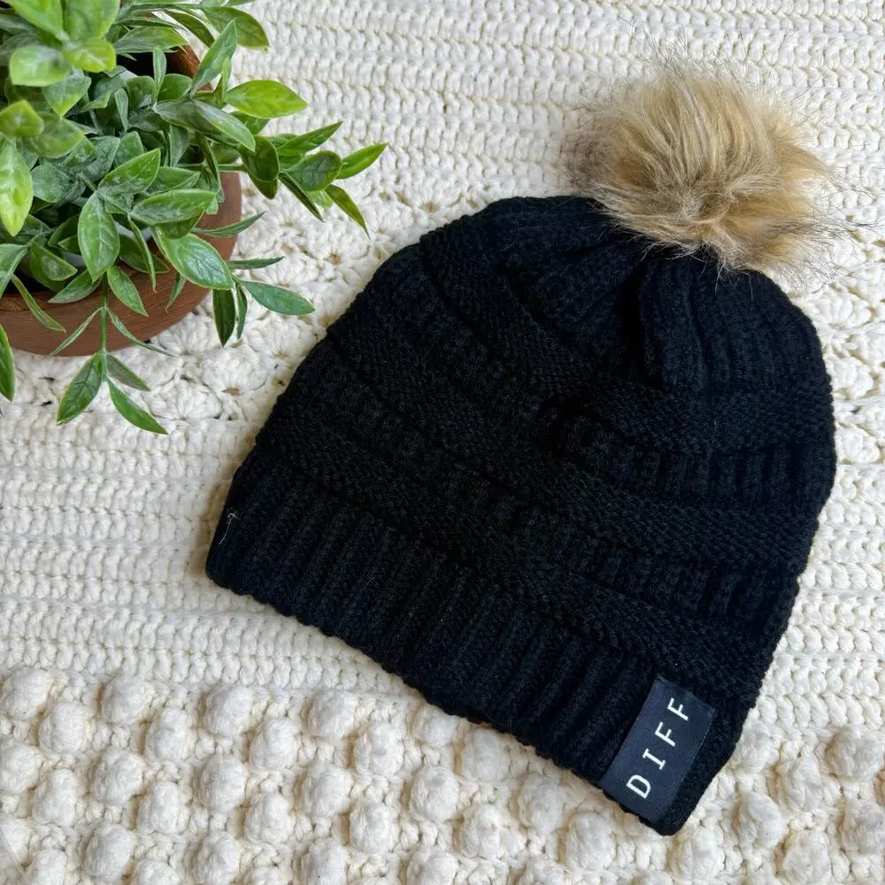 NEW DIFF EYEWEAR Knit Beanie Faux Fur Pompom